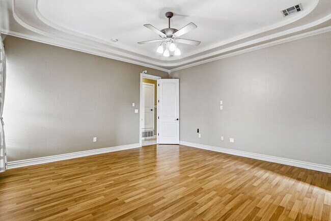 Building Photo - 724 Scott Ln