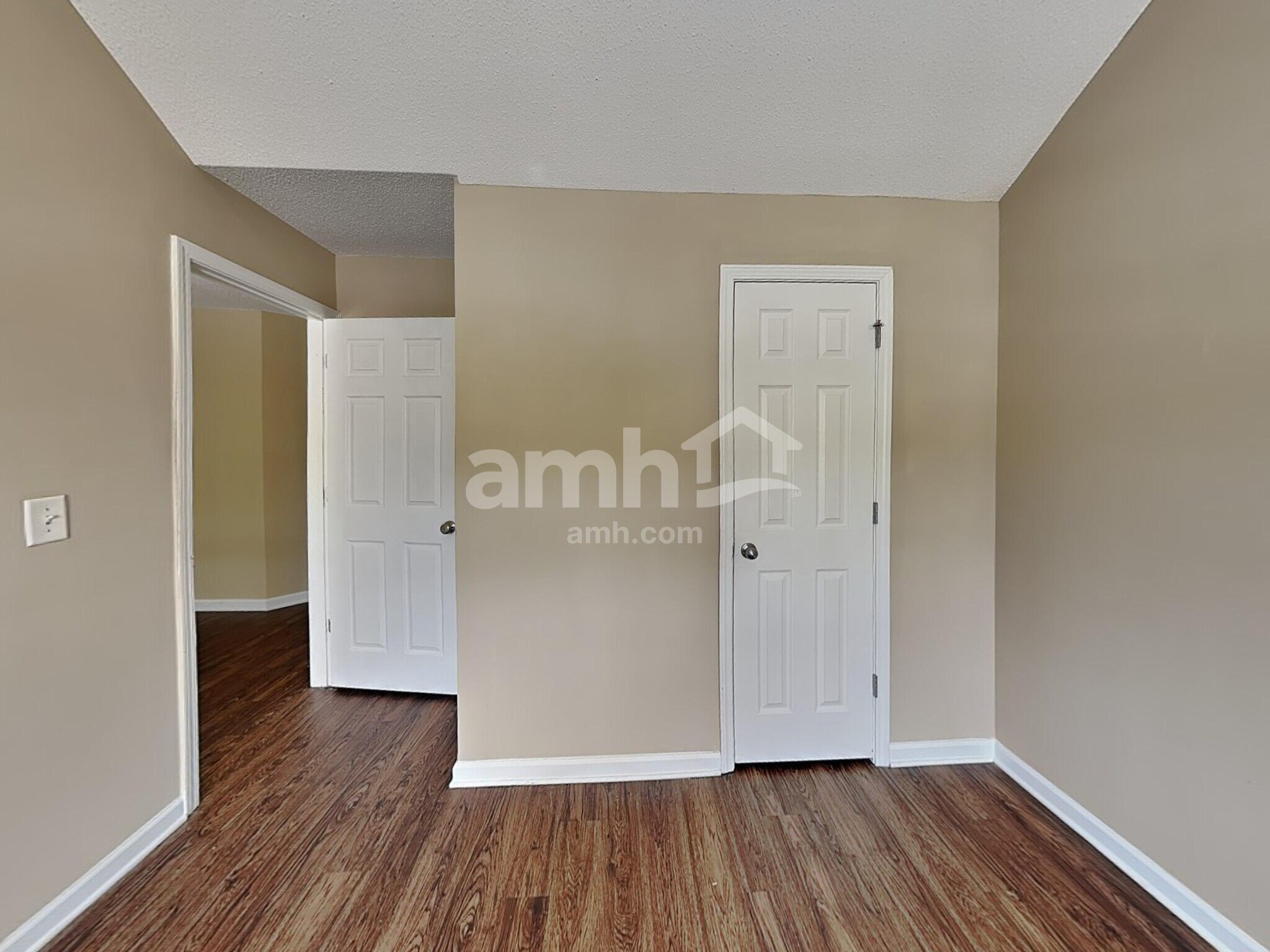 Building Photo - 682 Rock Hill Pky