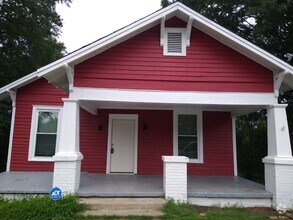 Building Photo - 4 BED 1 BATH