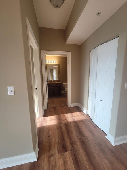 Building Photo - 1 Itasca Pl