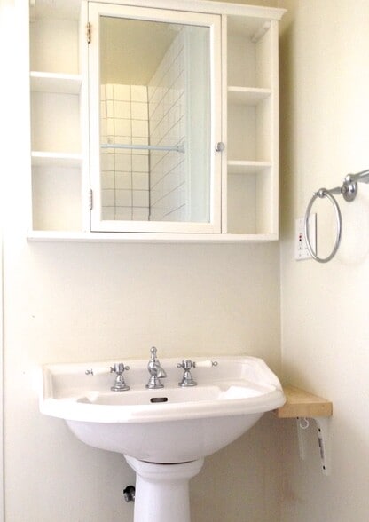 Building Photo - 22 Lyon St