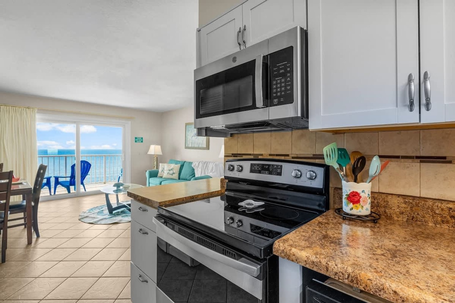 Building Photo - 8743 Thomas Dr