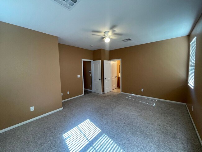 Building Photo - Delightful 2 Bedroom 2 Bathroom Townhouse!