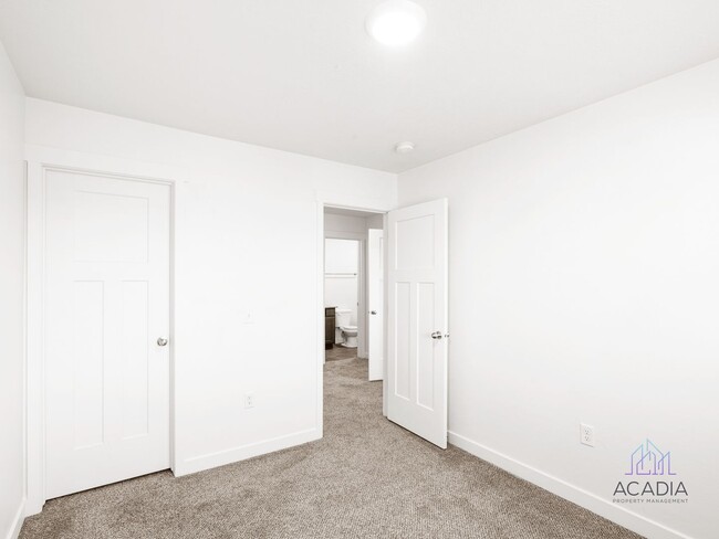 Building Photo - Spacious 3 Bed/2.5 Bath Townhome in Magna Community!