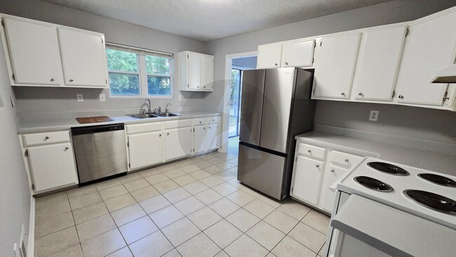 Building Photo - 180 Moonshadow Ct