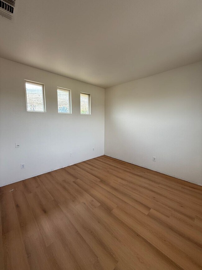 Building Photo - Paradise Valley