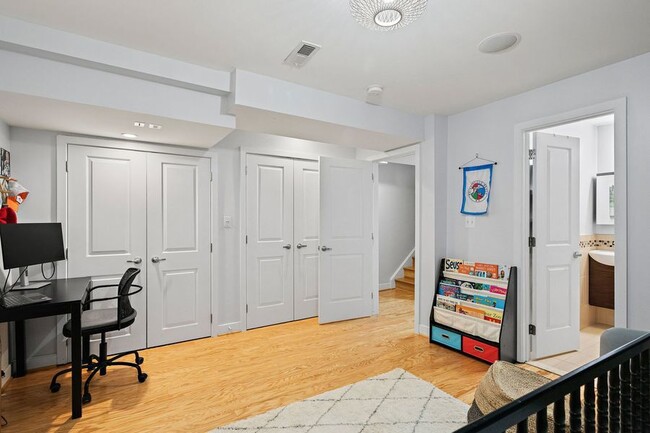 Building Photo - 136 Quincy Pl NE