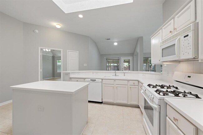 Building Photo - 2618 Parkbriar Ln