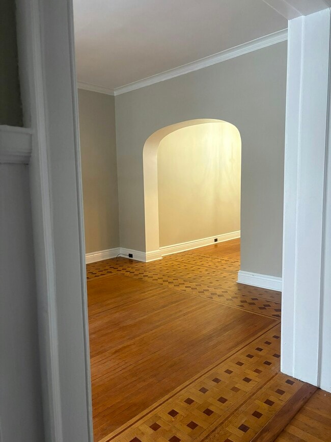 Building Photo - 509 Monroe Ave