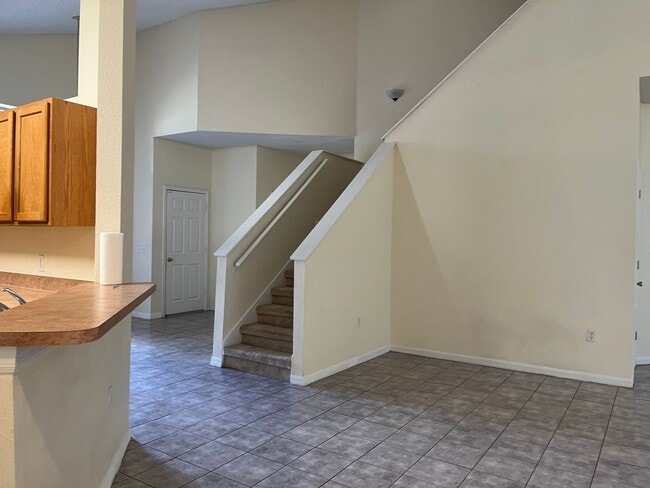 Building Photo - 2 Story Home. 3bed/3bath home/bonus room