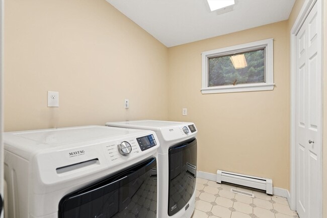 Building Photo - 80 Maura Dr