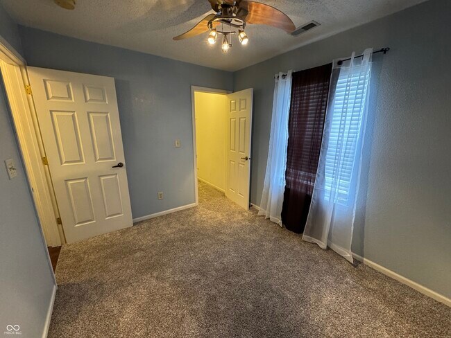 Building Photo - 4631 W Smith Valley Rd