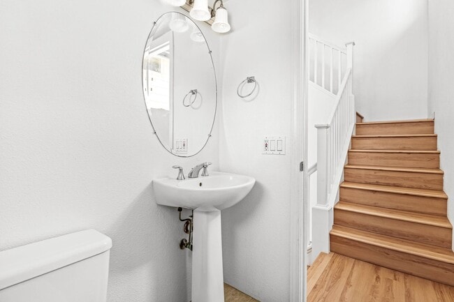 Building Photo - Highly Desired 3 Bedroom, 2.5 Bath Home in Ocean Point!