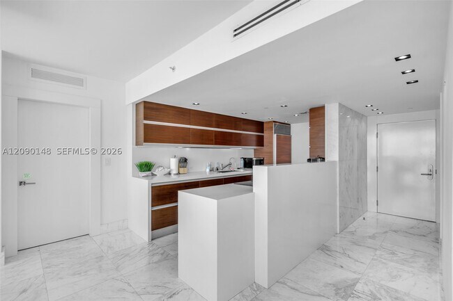 Building Photo - 6801 Collins Ave