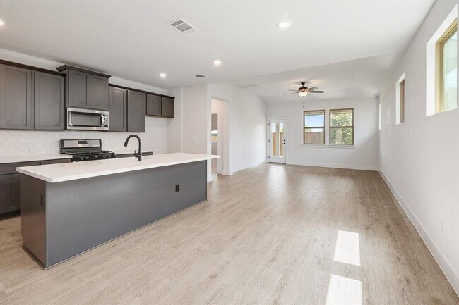 Building Photo - 6111 Dumfries Ln