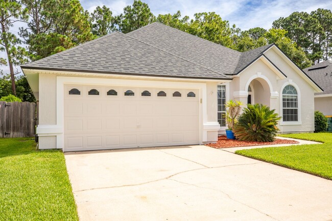 Building Photo - Stunning home in desirable neighborhood
