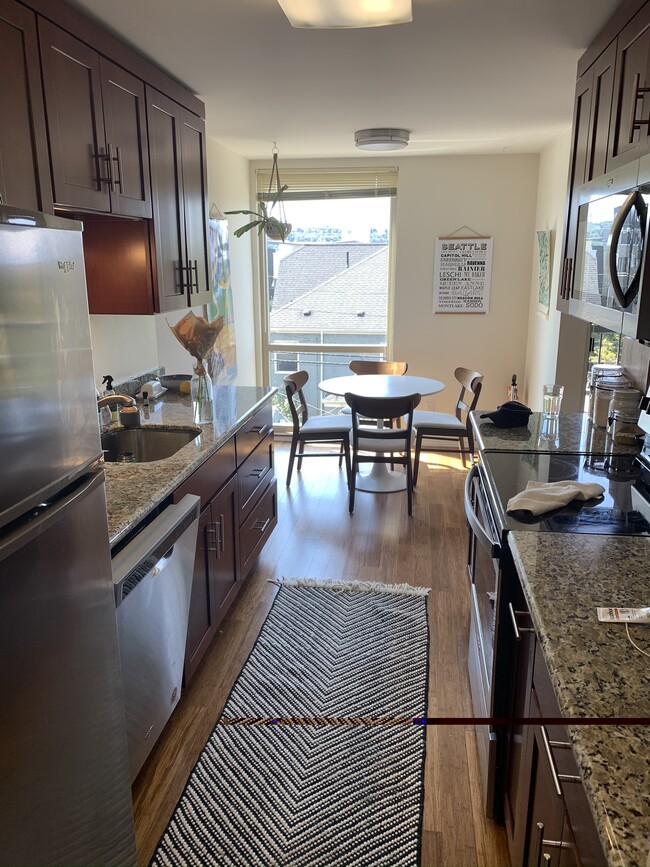 Building Photo - Madlyn Apartments