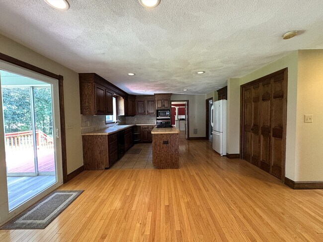 Building Photo - 61 Carlton Ln