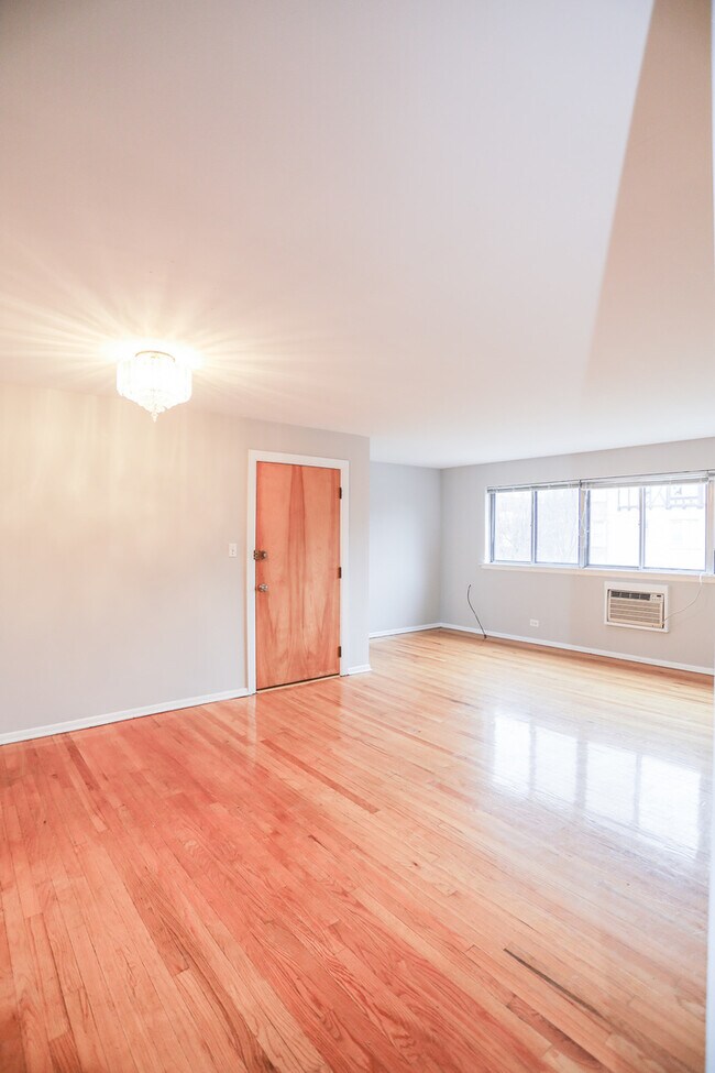 Building Photo - 5701 N Kimball Ave