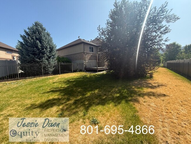 Building Photo - 5725 Brook Cir