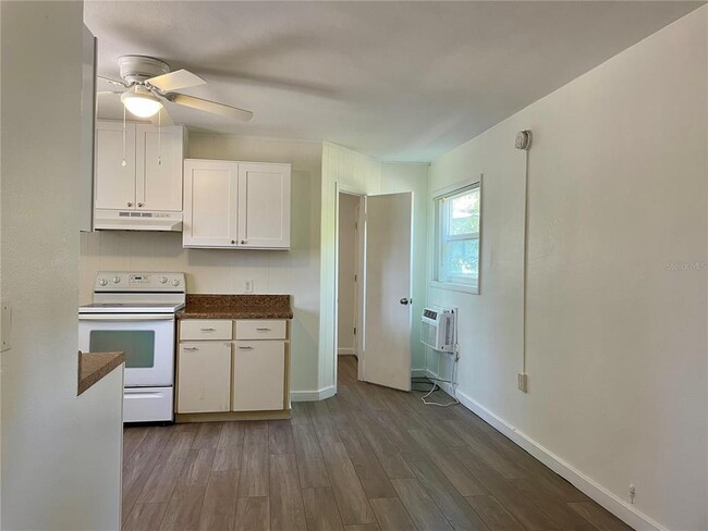 Building Photo - 401 1st Ave NE