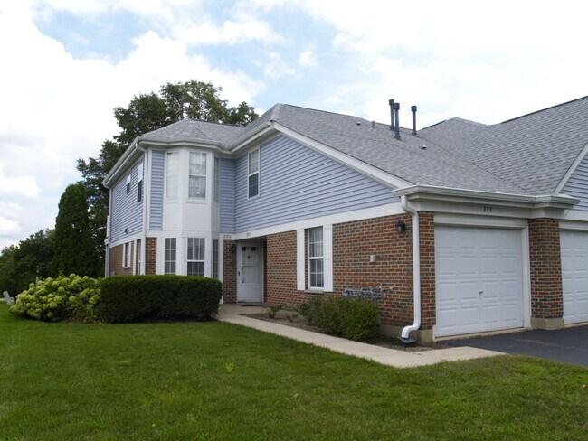 Primary Photo - 290 Green Knoll Ln