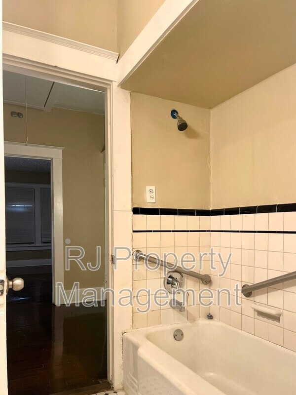 Building Photo - 1267 Englewood St