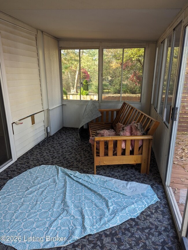 Building Photo - 7605 New La Grange Rd