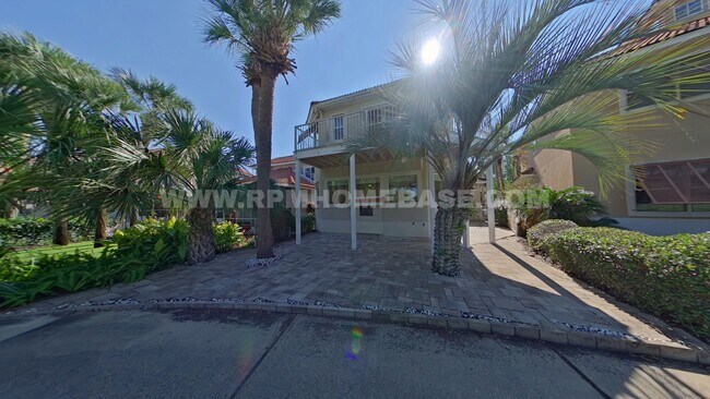 Building Photo - Elegant 2-Bedroom Home with Bonus Flexible...