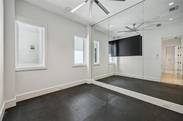 Building Photo - 2210 Boll St