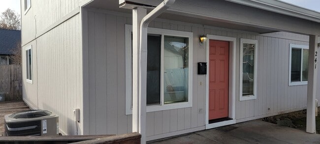 Building Photo - 241 NE School St