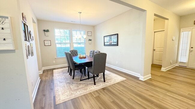 Building Photo - 1910 Pennypacker Ln