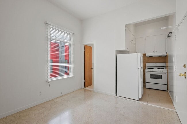 Building Photo - 546 Green St