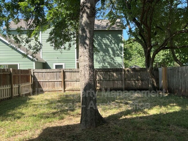 Building Photo - 304 Windridge Village Cove