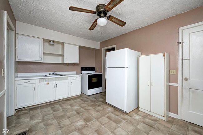 Building Photo - 5376 W 10th St