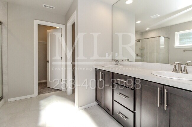 Building Photo - 10325 SE 270th St