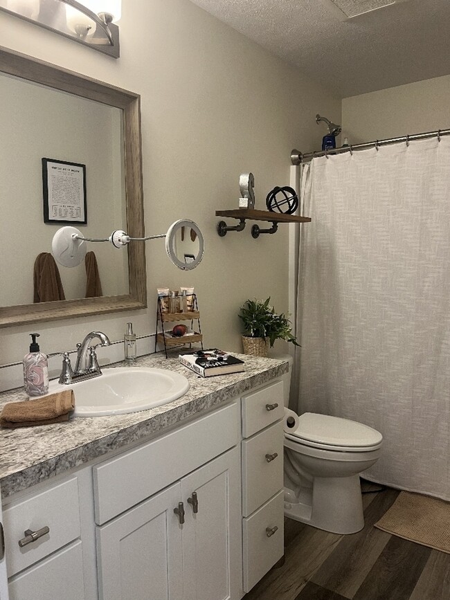 Building Photo - 3240 Babylon Rd