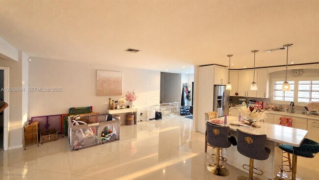 Building Photo - 565 NE 179th Dr