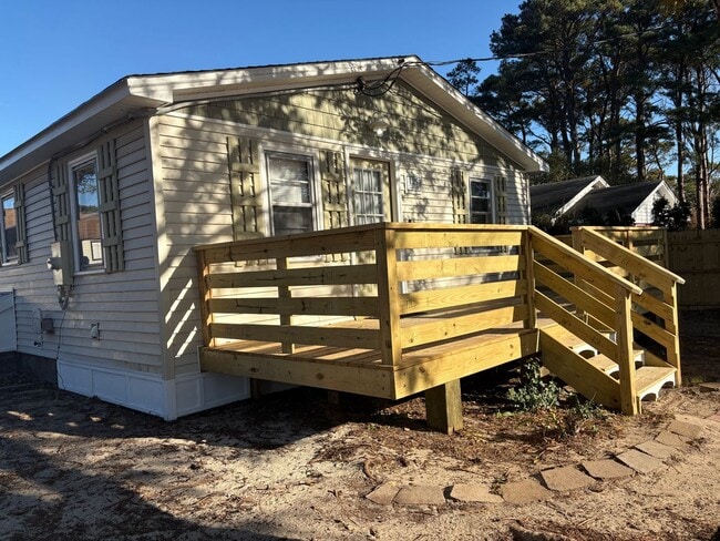 Building Photo - 2 Bedroom 1 Bath Home in Jarvisburg $1975/mo