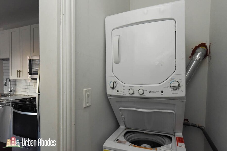 Building Photo - 3301 N Harding Ave