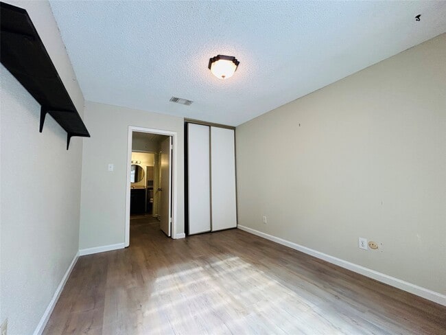 Building Photo - 11699 Village Pl Dr