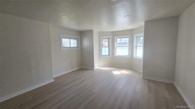 Building Photo - 48 S Clinton St