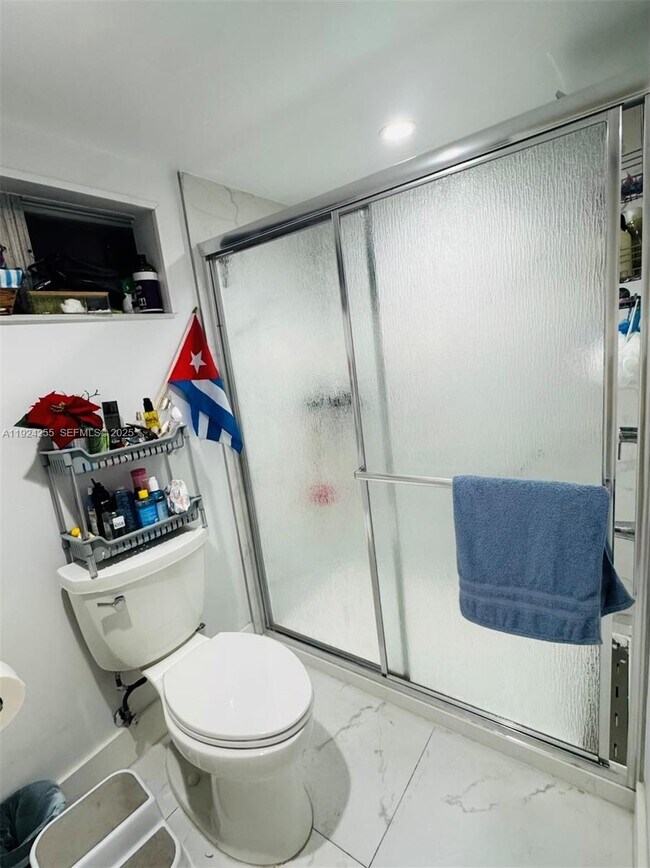 Building Photo - 6831 SW 2nd St