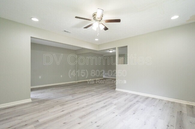 Building Photo - 9196 White Oak Dr