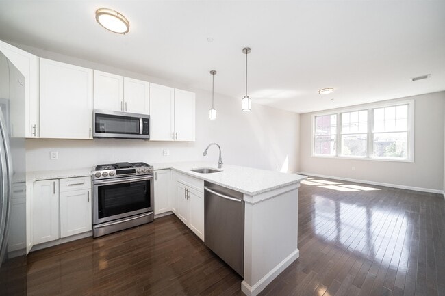 Building Photo - 850 Newark Ave