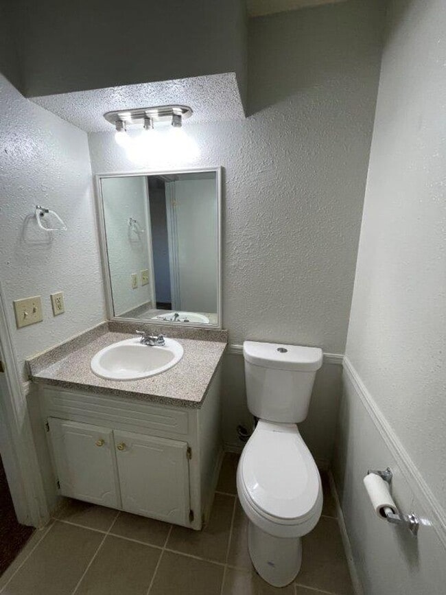 Building Photo - Military Discount available! Updated 3 bed 2 bath, 2 car, fenced yard!