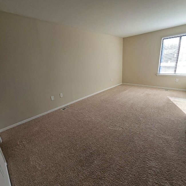 Building Photo - 2-bedroom, 1.5 bath that features two bedr...