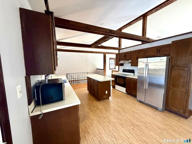 Building Photo - 27 White Oak Rd