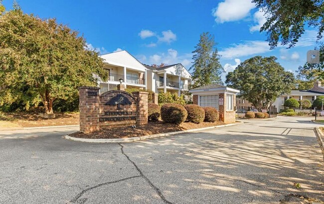 Building Photo - Beautiful 2-Bed, 2-Bath Condo with Elegant...