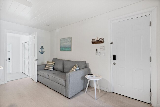 Building Photo - 670 Hernando St